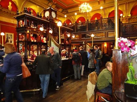 Comment améliorer son anglais dans un pub british ?