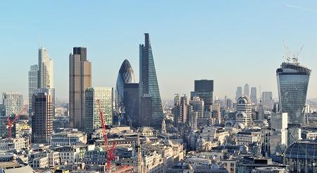 En quoi l'Angleterre permet-elle aux Français de progresser en anglais ?