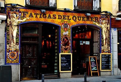 Trouver des bars à tapis à Madrid et Barcelone.