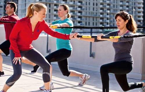 Le coach sportif a une forte responsabilité sur les épaules. Il doit éviter que vous vous blessiez. Pour ce faire, il doit préalablement vérifier le matériel et tout risques extérieurs éventuels.