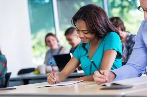 Préparer le concours de prof d'arabe avec une bonne formation universitaire.