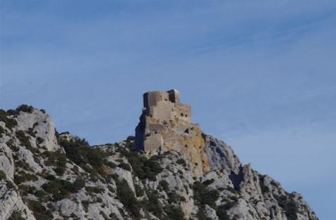 Dernier bastion de la résistance cathare, la langue castillane s'est rapidement développée sur tout les royaumes d'Espagne.