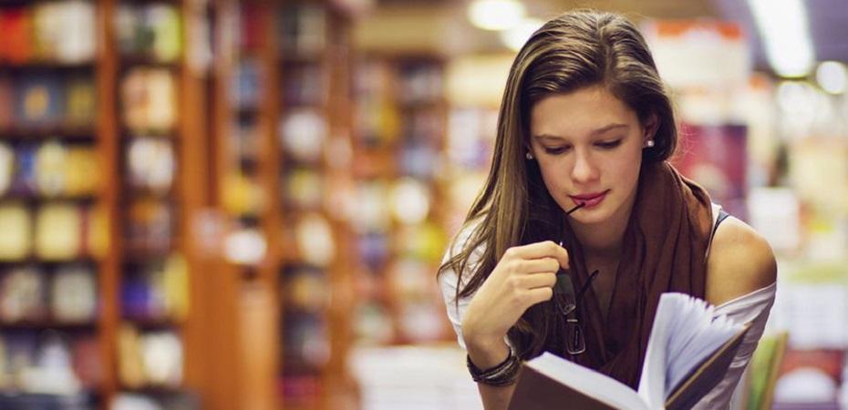 Apprendre une langue étrangère avec des livres.