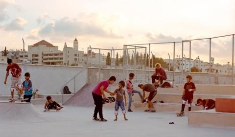 Partagez des valeurs positives tout en renforçant votre corps avec le skate !