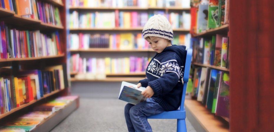 Apprendre la langue française, c'est bien connaitre la grammaire, les pronoms, les adjectifs et élargir son vocabulaire dans sa langue natale.