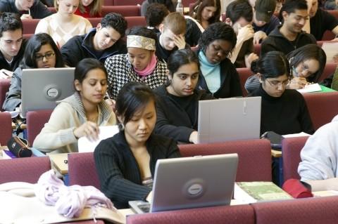 Comment apprendre l'arabe durablement ? Avec des cours sérieux à l'université.