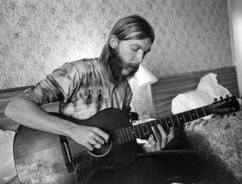 Comment étonner vos amis à la guitare ? En utilisant un bottleneck et le procédé du slide.