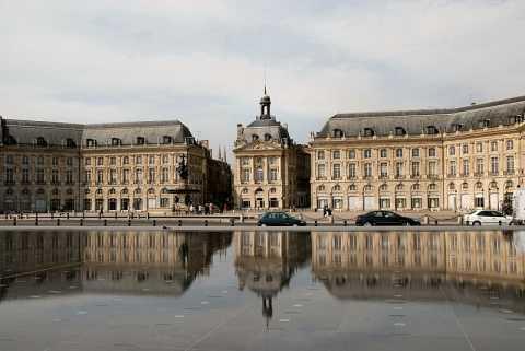 Quels sont les lieux d'enseignement de la guitare à Bordeaux ? Nous allons voir que Bordeaux regorge de lieux pour trouver des cours de guitare.