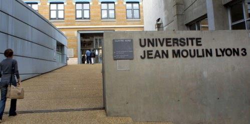 Comment trouver un prof d'allemand à lyon qui pour pourra vous faire découvrir les subtilités de la grammaire allemande.