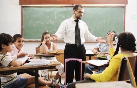 Les différents moyens de donner un enseignement d'arabe au collège.