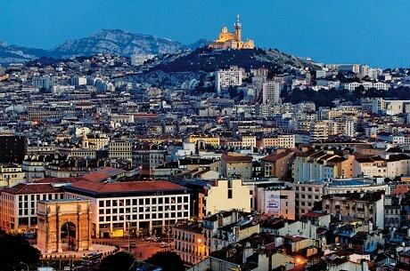 Quels collèges et lycées offrent des cours d'arabe aujourd'hui à Marseille ?
