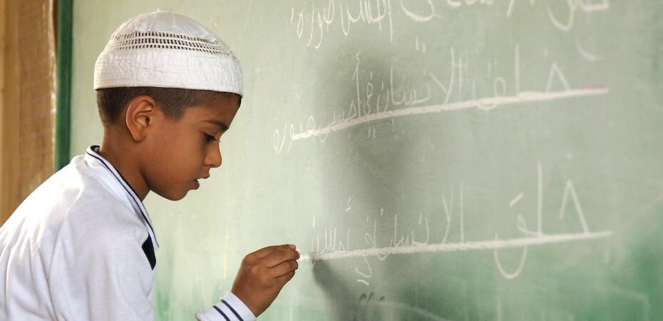 L'alphabet et les lettres arabes contiennent des variantes, lesquelles ?