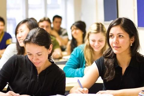 Où apprendre les bases de la grammaire espagnole ?