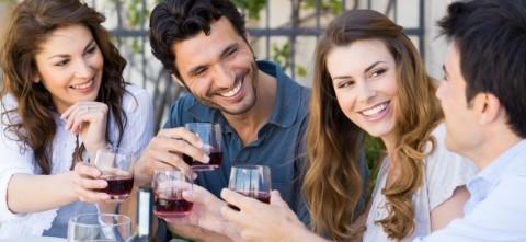 Comment améliorer votre espagnol ? En discutant avec vos amis.