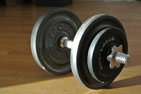 Quels exercices faire avec des haltères ?