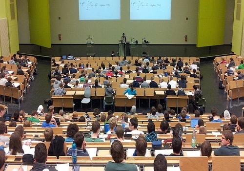 Pour améliorer votre espagnol, inscrivez-vous à l'Université de Toulouse.