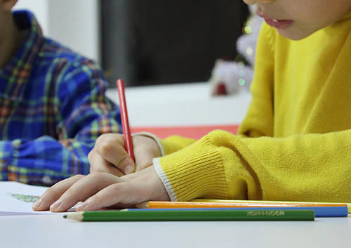 Pour lutter contre l'échec scolaire, certains pays organisent des classes d'été.