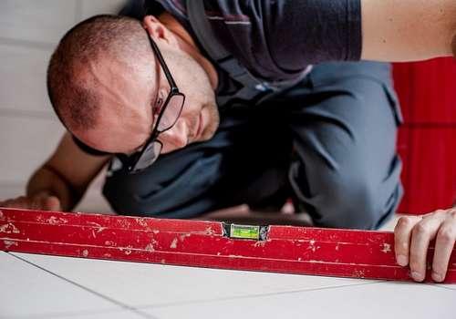 Évaluer ses connaissances en langue avant de prendre des cours.