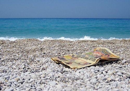 Il y a beaucoup de techniques extrascolaires pour s'entraîner en langue : lire et écouter les médias arabophones.