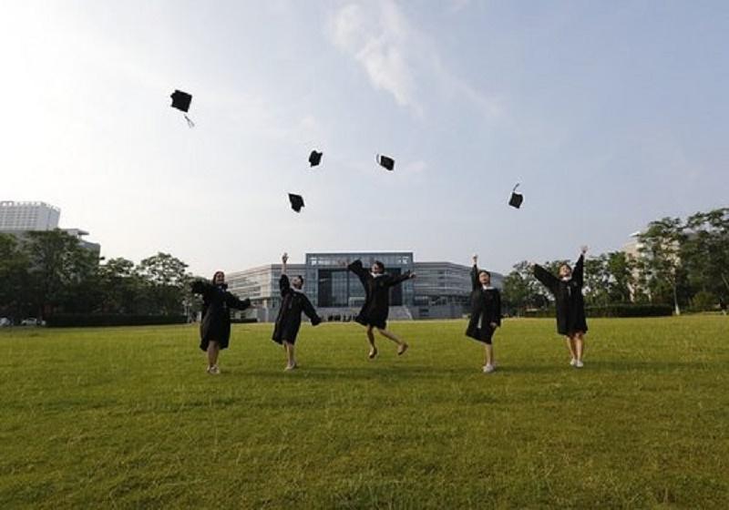 Être enseignant claviériste implique parfois de suivre un cursus universitaire.