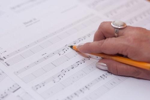 Le solfège tient une place importante dans les leçons de musique à domicile.