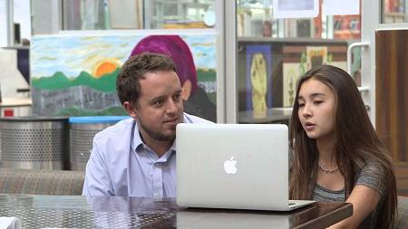 Les cours de soutien scolaire, stimulants intellectuellement.
