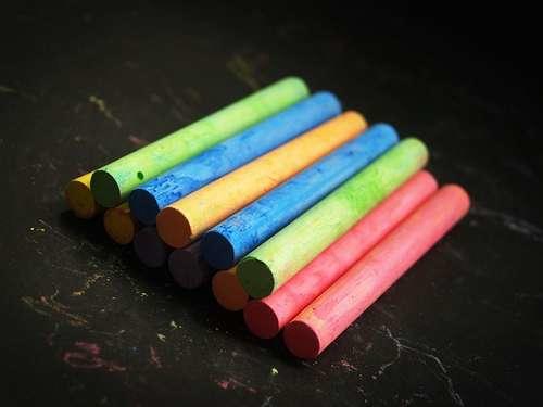 Craies pour un tableau scolaire en ardoise africain