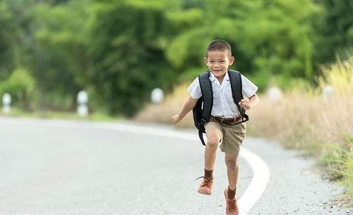 Aider votre enfant à aimer l'école est la mission de tout bon pédagogue.
