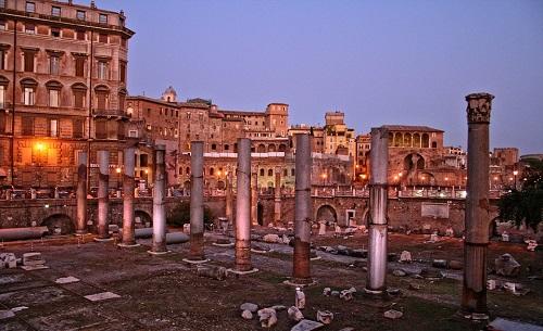 Rome, la capitale de l'empire Romain, est au cours de l'histoire de l'italien.