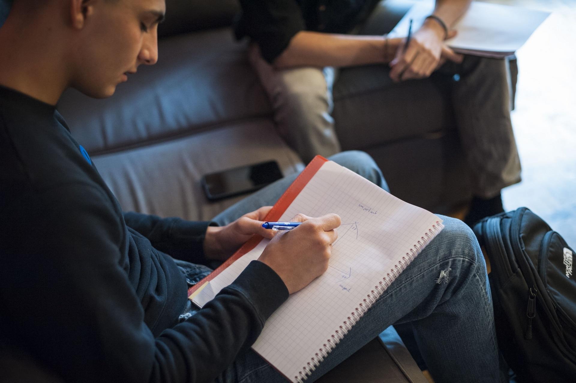 Apprendre avec un prof : est-ce vraiment efficace ?