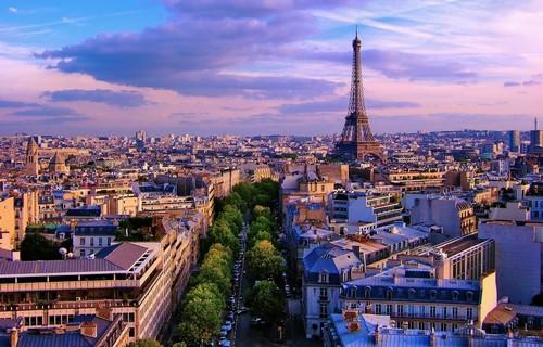 Comment était évoquée la ville de Paris dans la littérature française ?