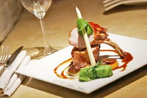 L'art du dressage n'aura plus aucun secret pour les amateurs de cuisine grâce à un atelier culinaire de prestige !