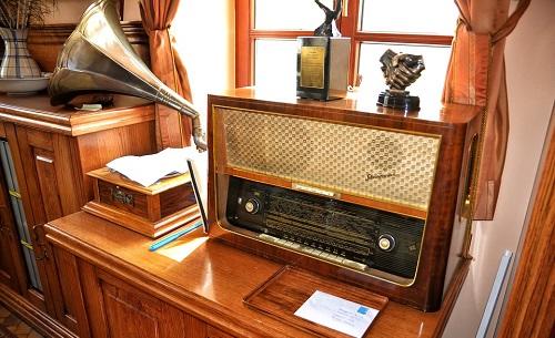 Comment vous améliorer en compréhension de la langue de Dante avec la TV et la radio ?
