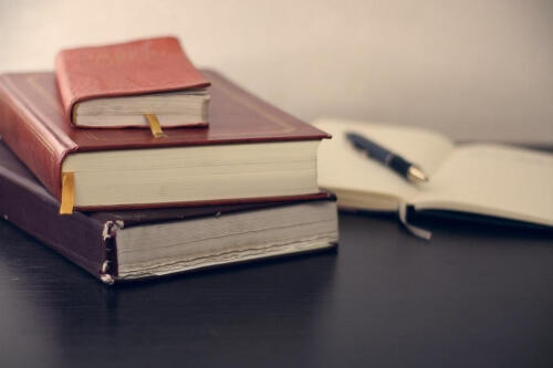 Faire des fiches de lecture peut améliorer l'assimilation des connaissances pour les élèves en préparation du baccalauréat. 