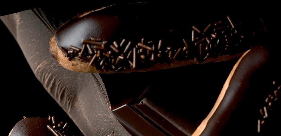 Les frères Pourcel en pleine démonstration en cuisine.