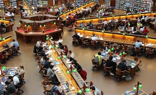 Faire le choix de la filière Langues, Littératures, Civilisations Etrangères : avantages et inconvénients.