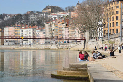 Comment trouver facilement un cours de soutien scolaire dans la capitale des Gaules ?