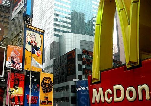 Les fast-foods ont de multiples méfaits mais suscitent le plaisir des consommateurs.