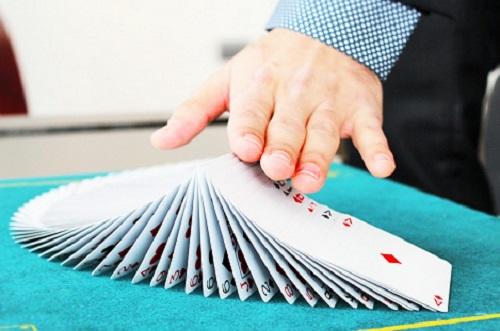 Pourquoi découvrir la manipulation des cartes ?