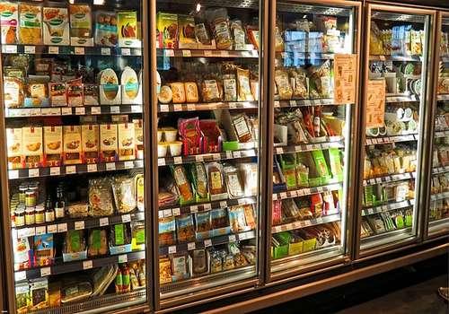 Cuisiner ses plats en avance et les conserver au frigidaire pour moins dépenser.