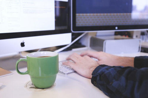 Quelle est la différence entre un rédacteur web et un journaliste ? 