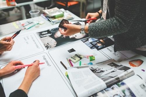 Un bon sens artistique est nécessaire pour développer des concepts adaptés.