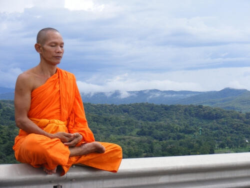 Longtemps considéré comme une tradition dangereuse et archaïque le yoga taoïste chinois ou "qigong" est aujourd’hui très populaire au niveau international. 
