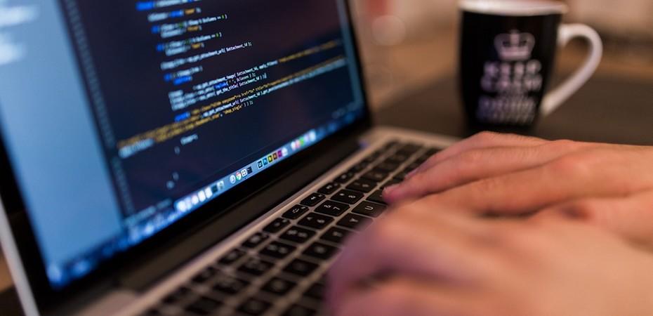 Comment peut-on engager un professeur privé qui accepte les leçons via webcam ?