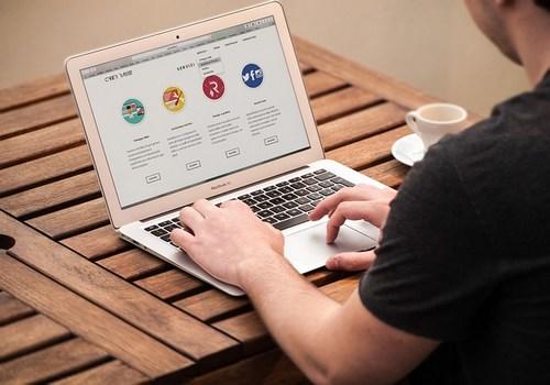 Étudier la langue chinoise sur des sites web par des professeurs ayant cet idiome pour langue maternelle.