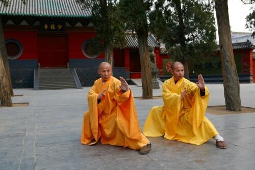 Le kung-fu des moines de Shaolin est désormais célèbre grâce aux compétitions internationales. 