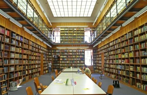 Dans les métiers du marketing et du commerce on recherche des diplômés de LEA essentiellement pour intégrer l'activité d’import-export des entreprises.