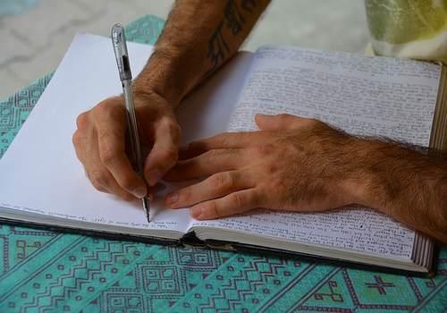 Travailler ses exercices de langue allemande peut occasionner découragement et déconcentration.