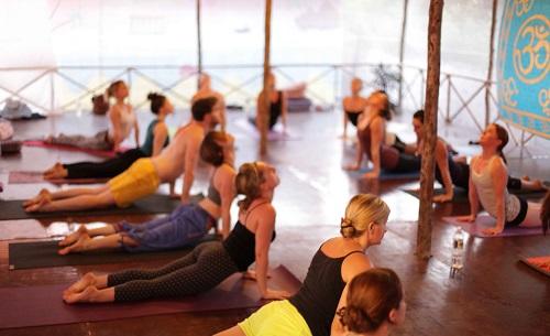 Une bonne session de yoga, c'est lorsque vous réussissez à mettre en place une excellente dynamique de groupe.