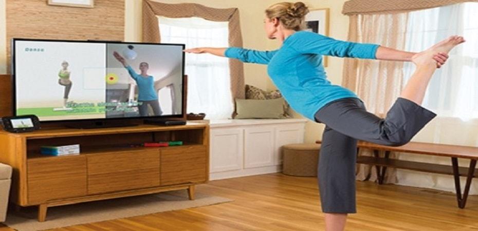 S'initier au yoga dans son salon avec un coach virtuel.